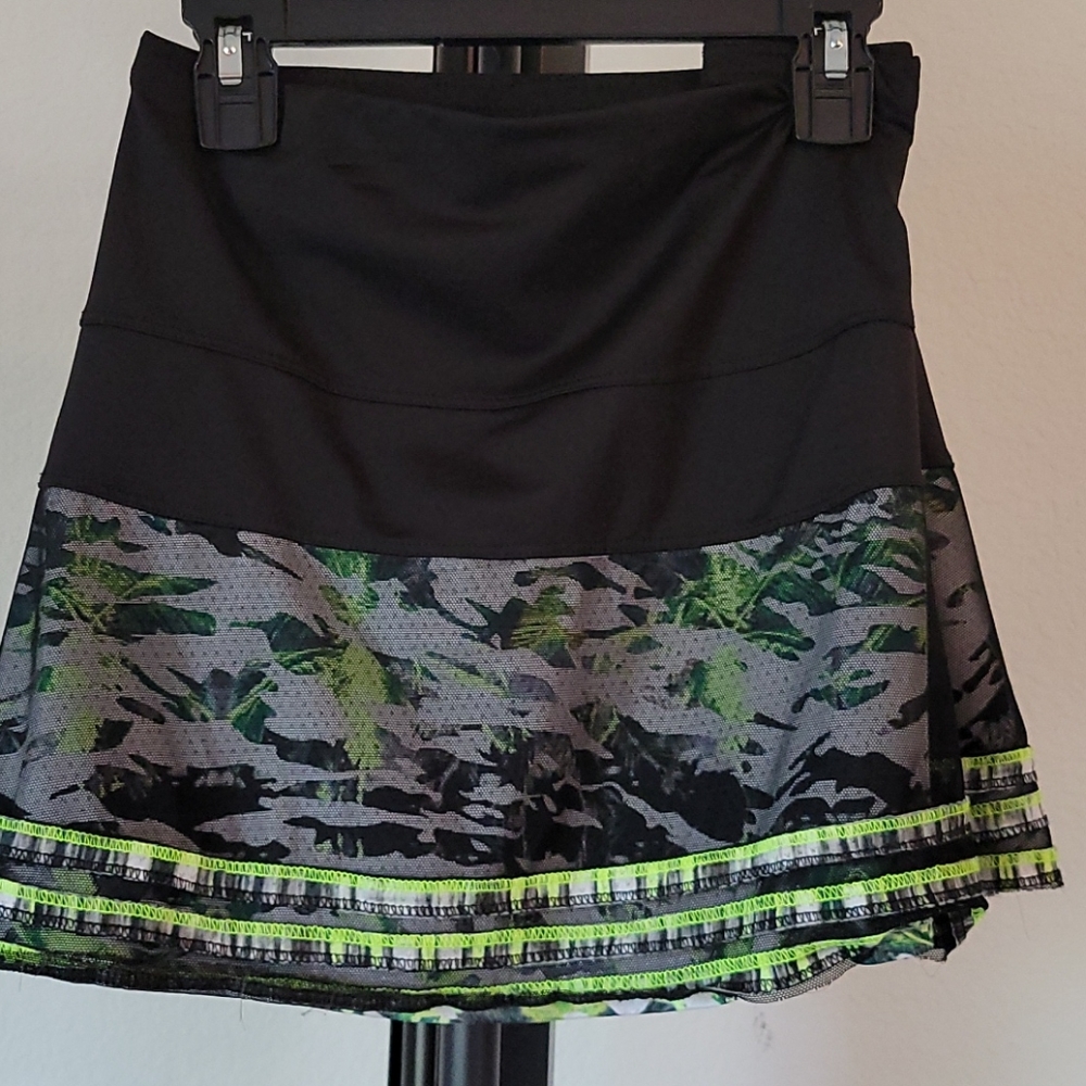 Skort or swimm skirt with shorts built in